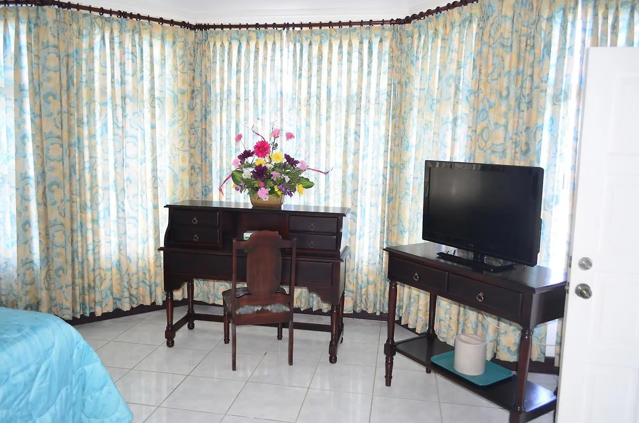 Bed & Breakfast Pink Rock Inn Bed And Breakfast Ocho Rios